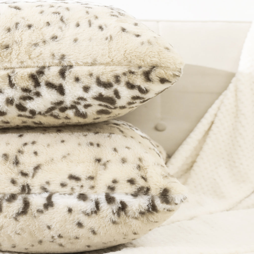 Entua 2 Pcs Faux Fur Cowhide Cow Throw Pillow Covers Animal Skin Print Pillow Cover Luxury Soft Plush Farmhouse Cushion Case for Sofa Home Couch Brown White Outdoor Pillowcase